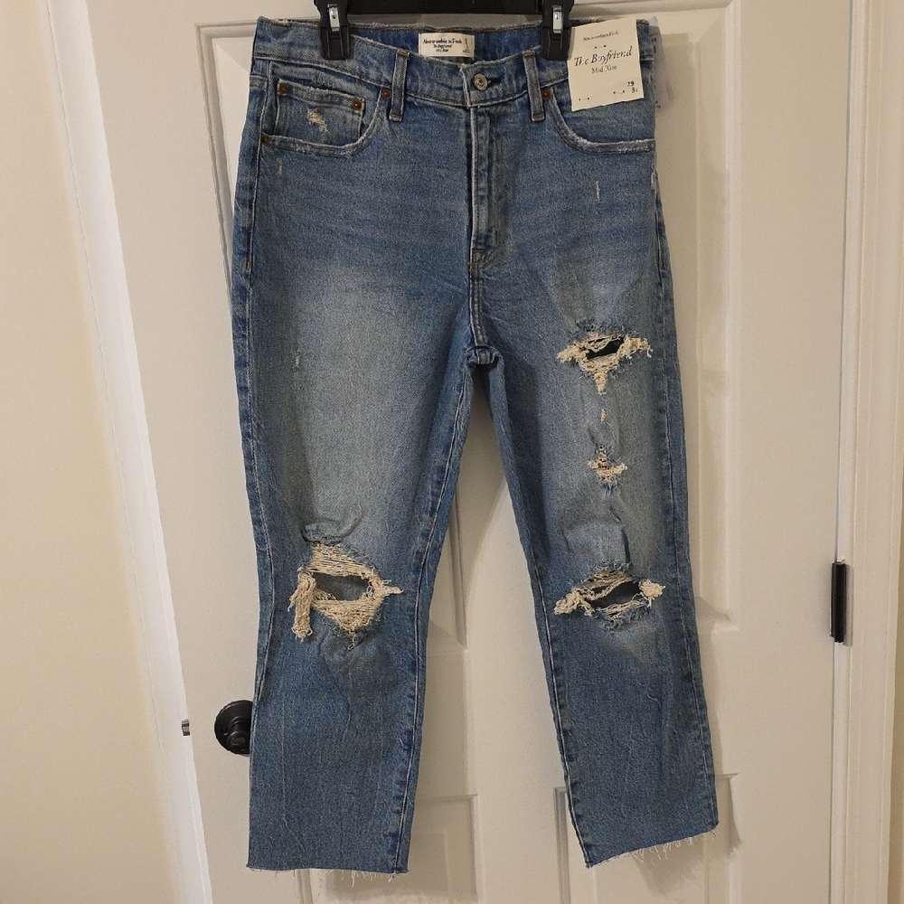 NWT Abercrombie & Fitch Lt Blue Distressed Cropped Boyfriend Jeans Sz 29/8 Short